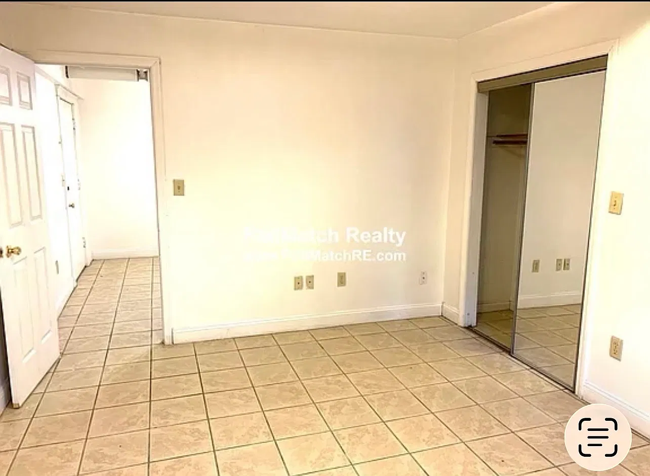 3 bed, 9999 sqft, $2,950 — Photo 1