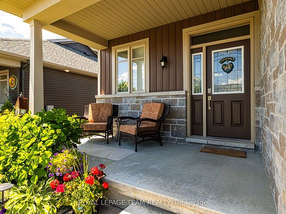 3rd image of 135 Tradewinds Cres