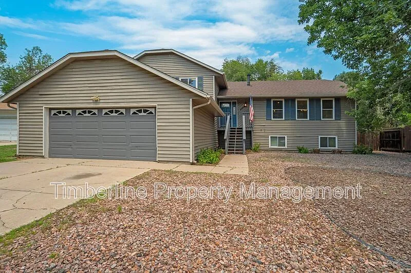 3 bed, 3.0 bath, 2370 sqft, $2,575 — Photo 1