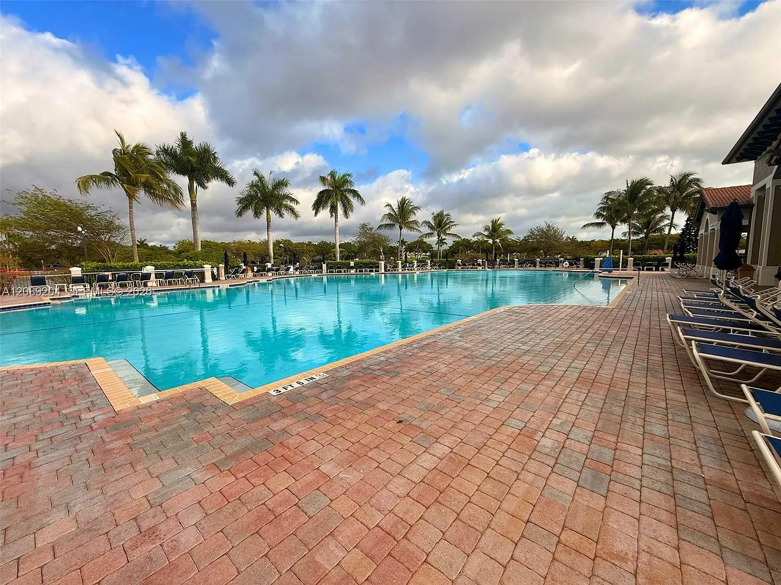 The Courts At Bayshore Ii — Photo 4