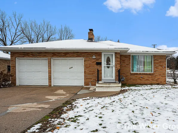 1135 Carrier Creek Blvd NE, Grand Rapids, MI 49503