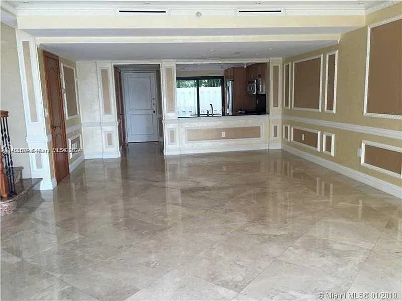 412 Poinciana Dr — Photo 2