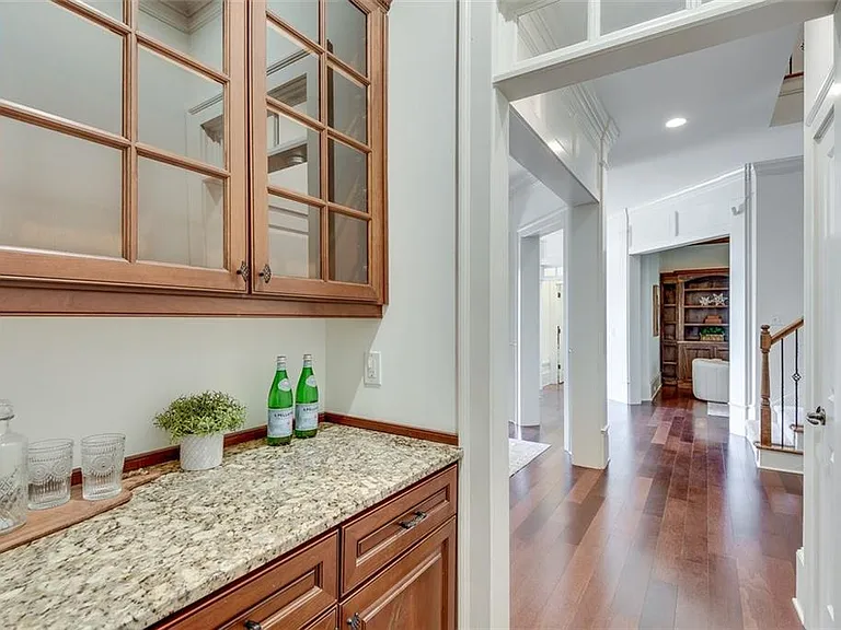 240 Lullwater Ct — Photo 33