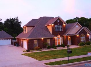 111 Dogwood Ridge Dr, New Market, AL 35761