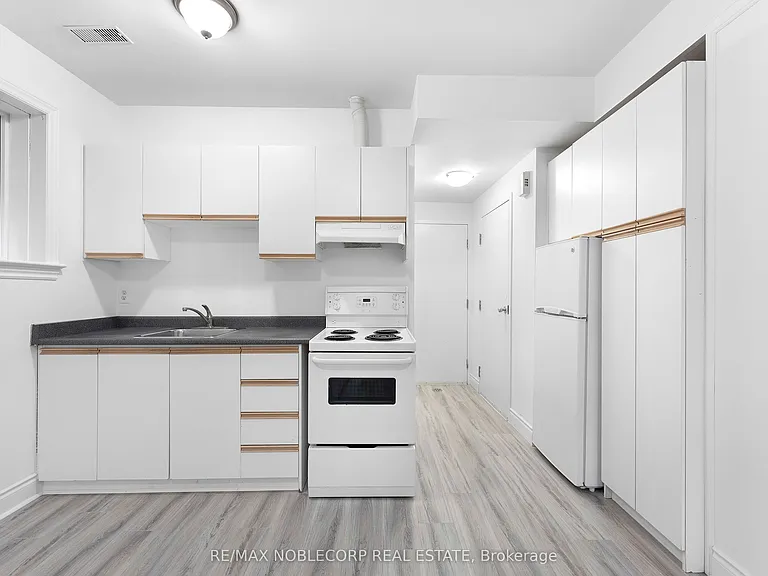 67 Florence Cres #BASEMENT — Photo 2