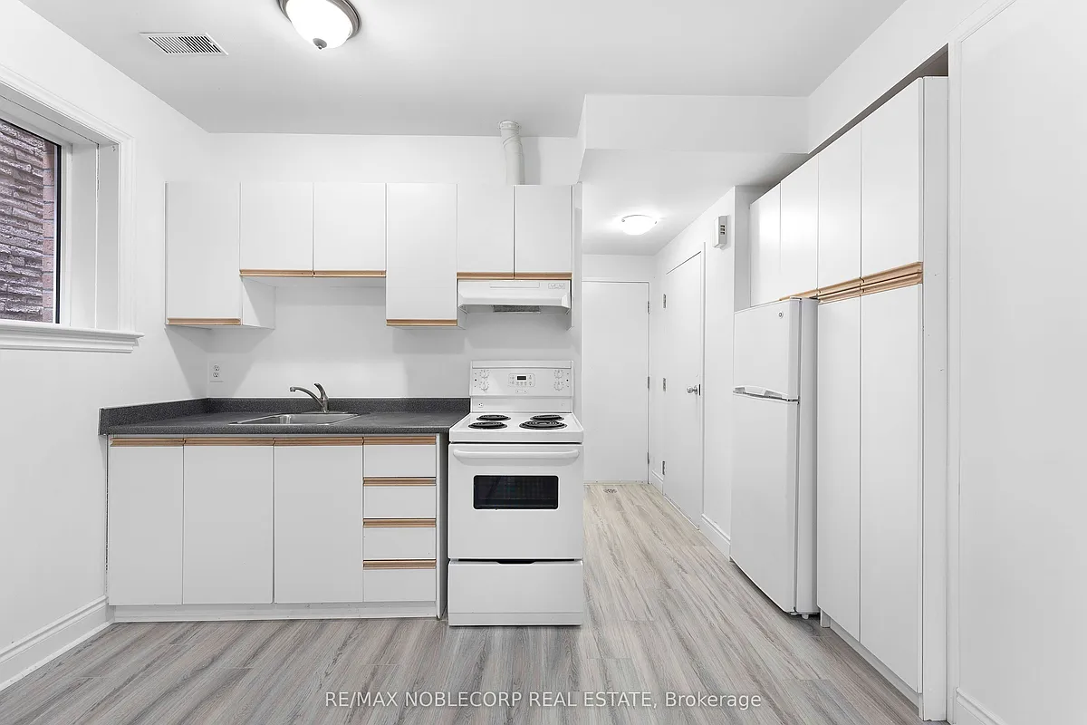 Building Photo - 67 Florence Cres #BASEMENT