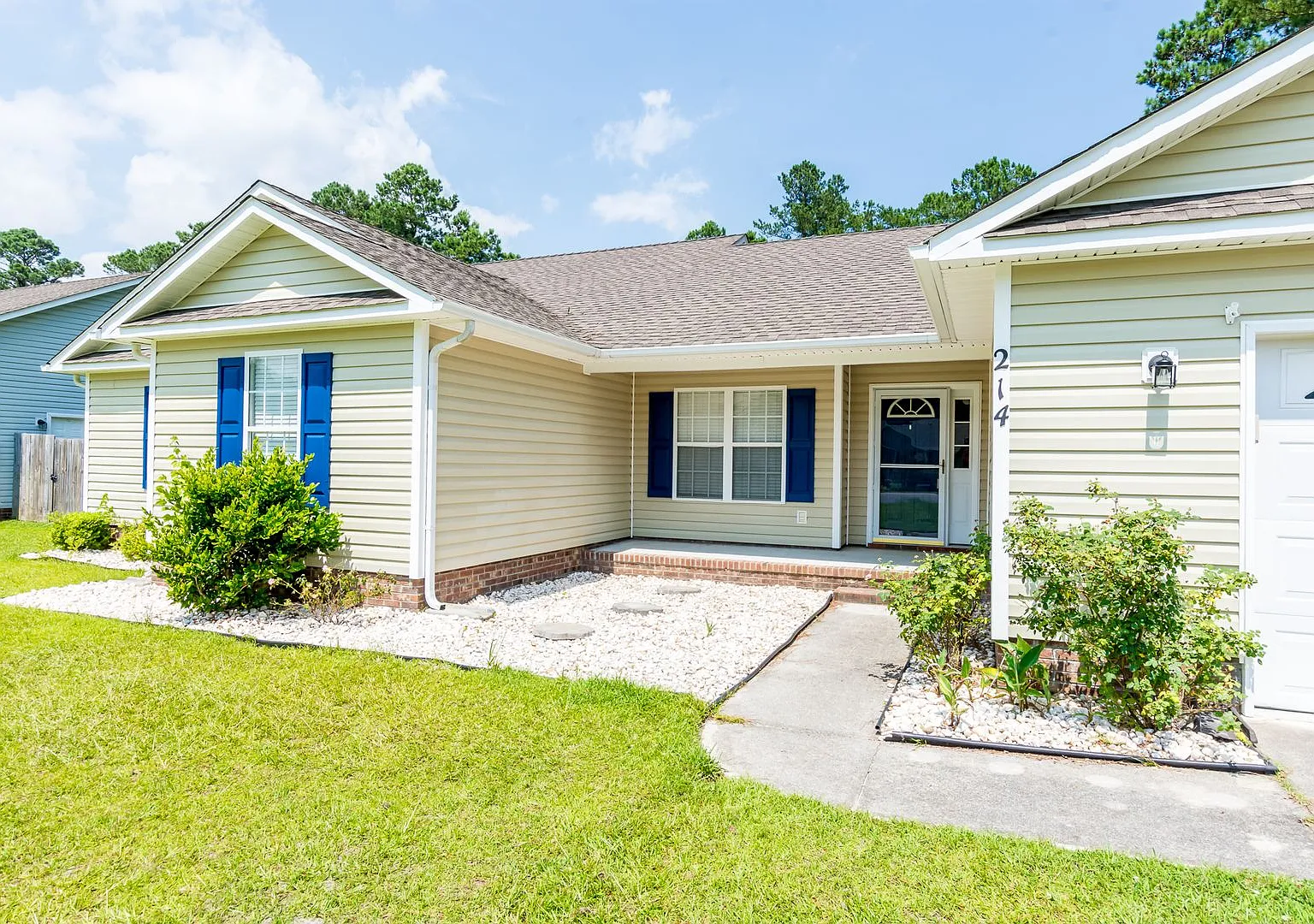 Great home in Hubert — Photo 3