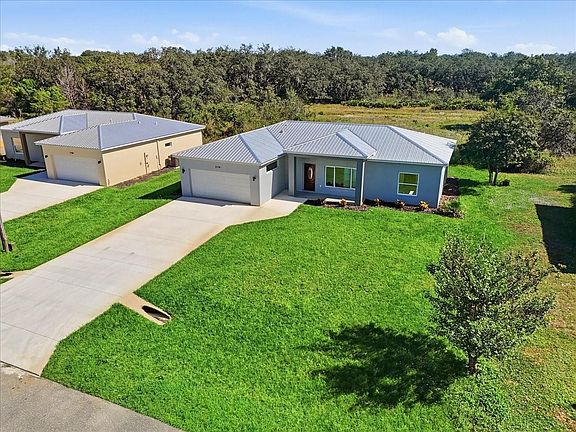 2nd image of 3174 N Sedgewick Road