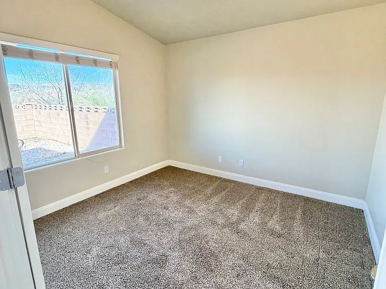 887 N Caddington Rd — Photo 18