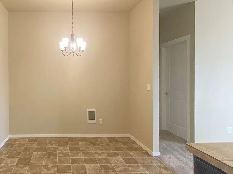 Catron Apartments - 1-3 Bedrooms 2 Bathrooms with In Unit Washer/Dryer and Internet — Photo 30