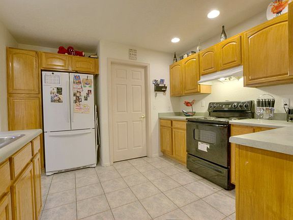 4th image of 527 N Mountain Oak Ct