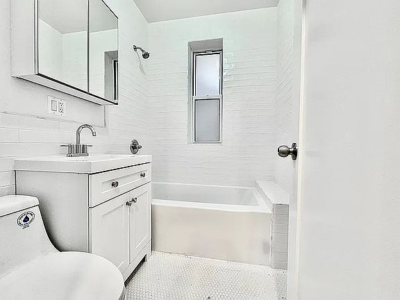 4th image of 187 Pinehurst Ave APT 2G