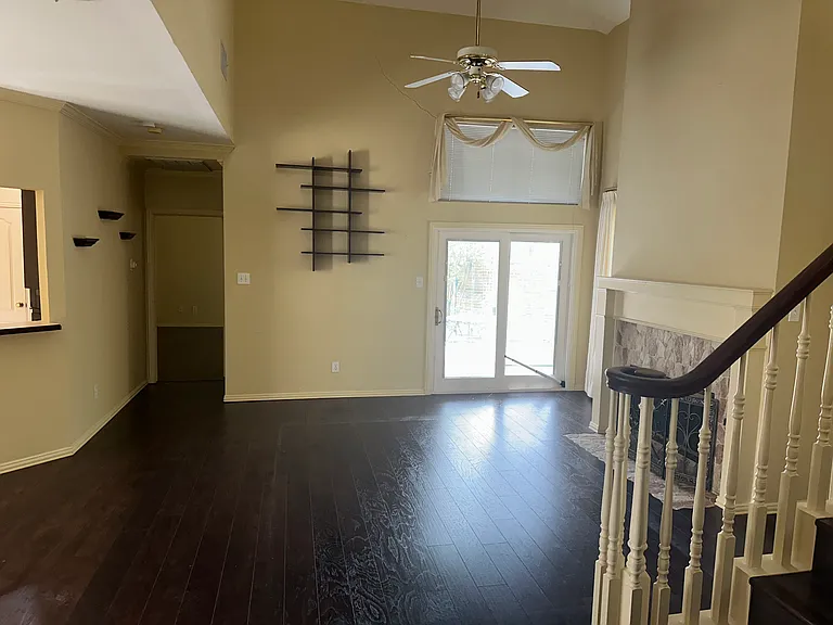 1841 Bachman Ct — Photo 3