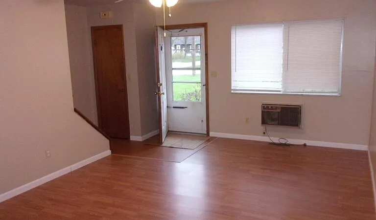 460 Laurel Dr — Photo 5