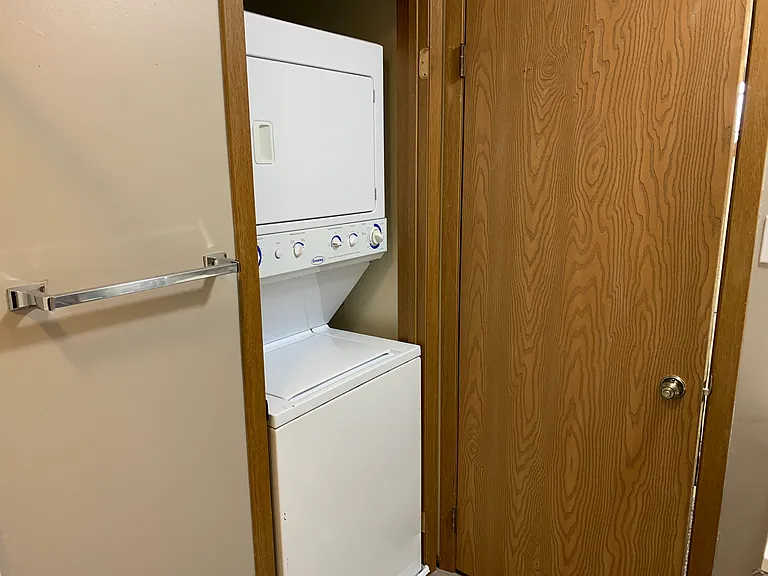 951 Southgate Dr — Photo 8