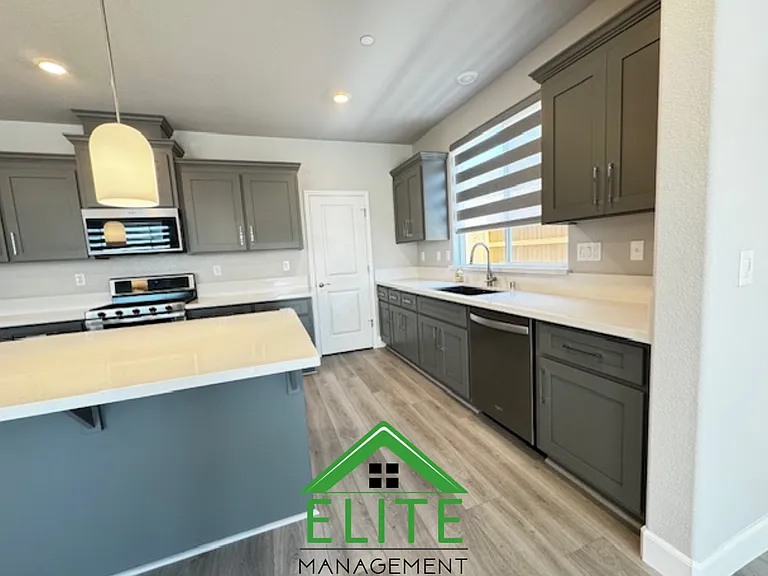 3008 Vaughn Way — Photo 4
