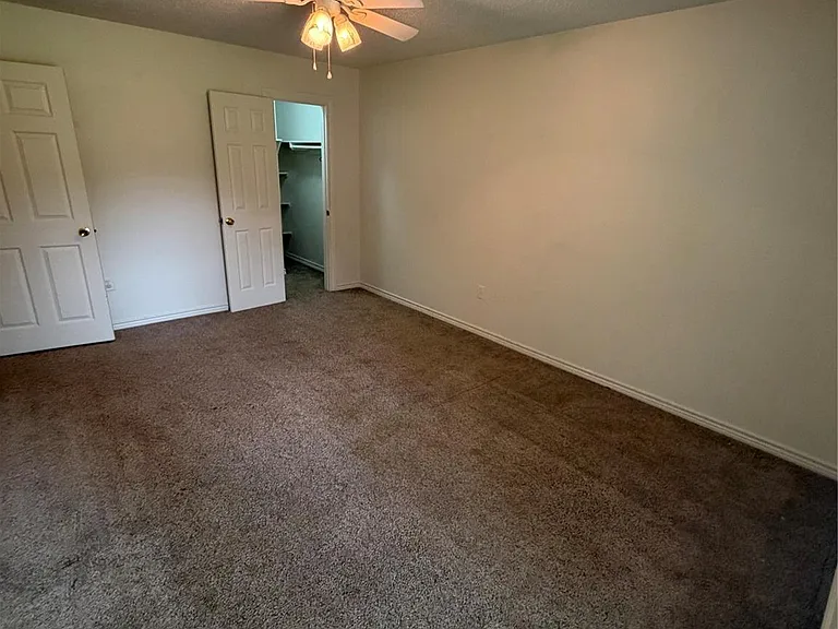 3011 Longwood Ln — Photo 13