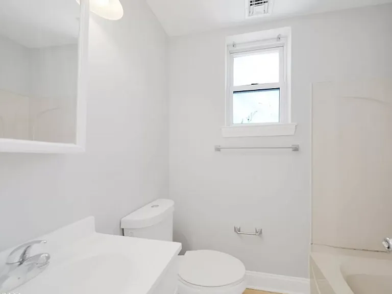 The Regis at 95 Pine — Photo 11