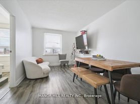 929 Lakeshore Rd E, Mississauga, ON