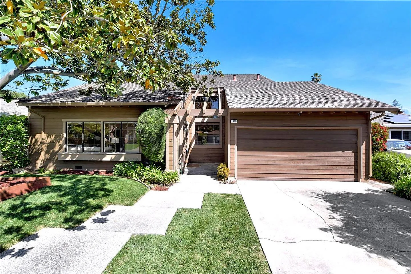 1507 De Anza Way photo 1