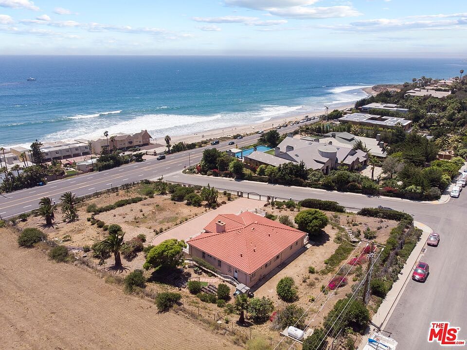 11378 Tonga St - Houses in Malibu, CA