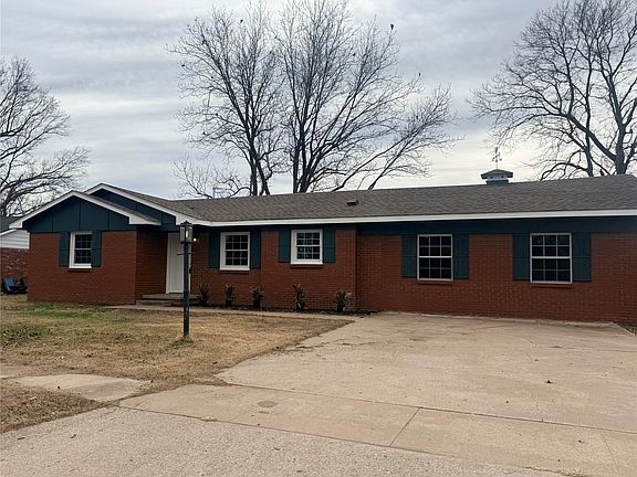 2nd image of 221 Rodman Cir