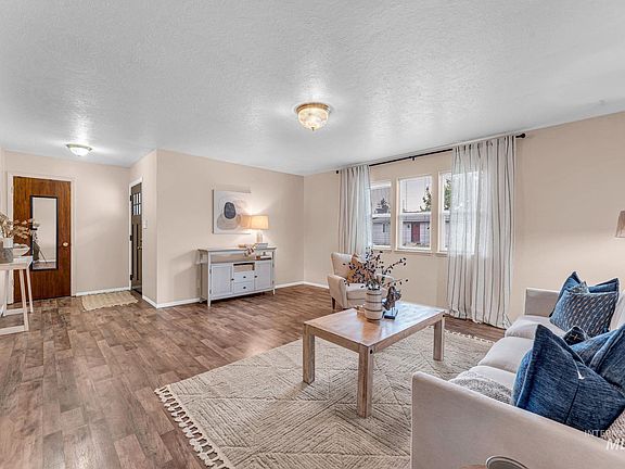 3rd image of 246 Avenida Del Rio Dr