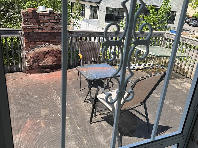 9-9.5 Lawrence St #UP — Photo 8