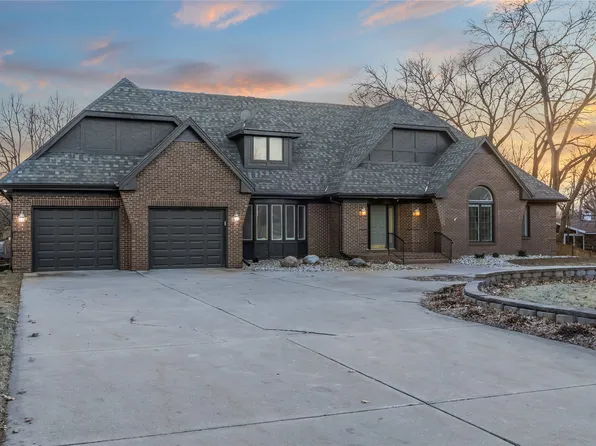 2714 Ashworth Rd, West Des Moines, IA 50265