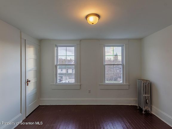 5th image of 623 E Elm St 3
