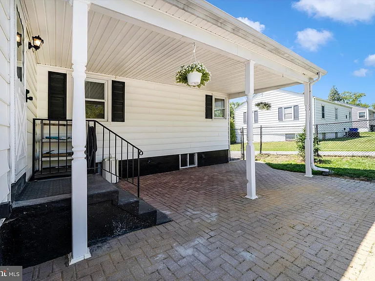 8409 Woodward St — Photo 44