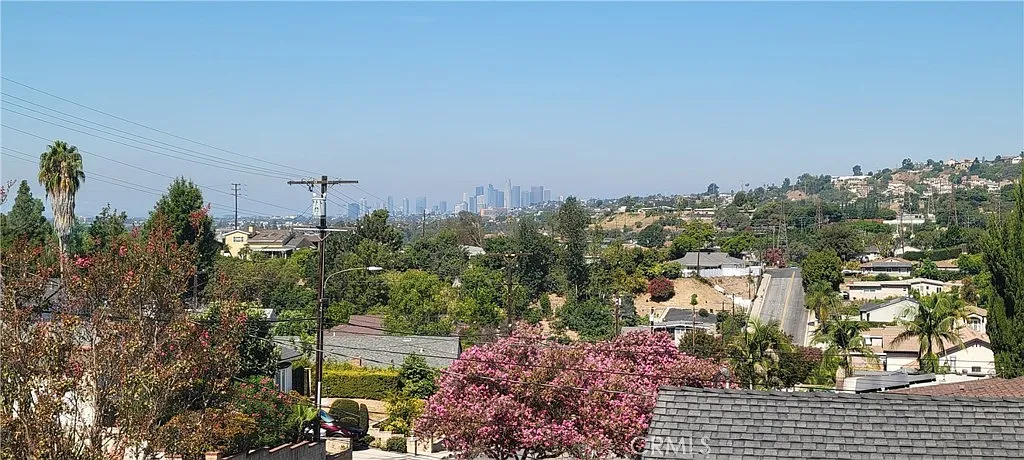 5 bed, 2.5 bath, 2584 sqft, $5,500 — Photo 4