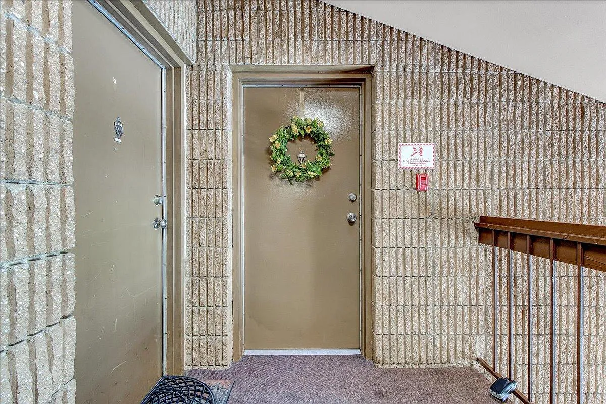 2 bed, 908 sqft, $2,200 — Photo 4
