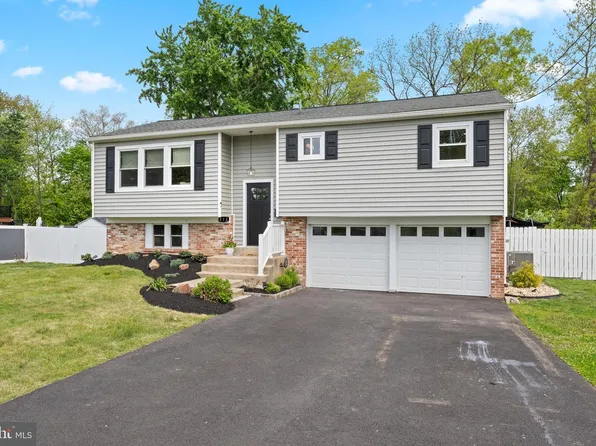 972 Log College Dr, Warminster, PA 18974