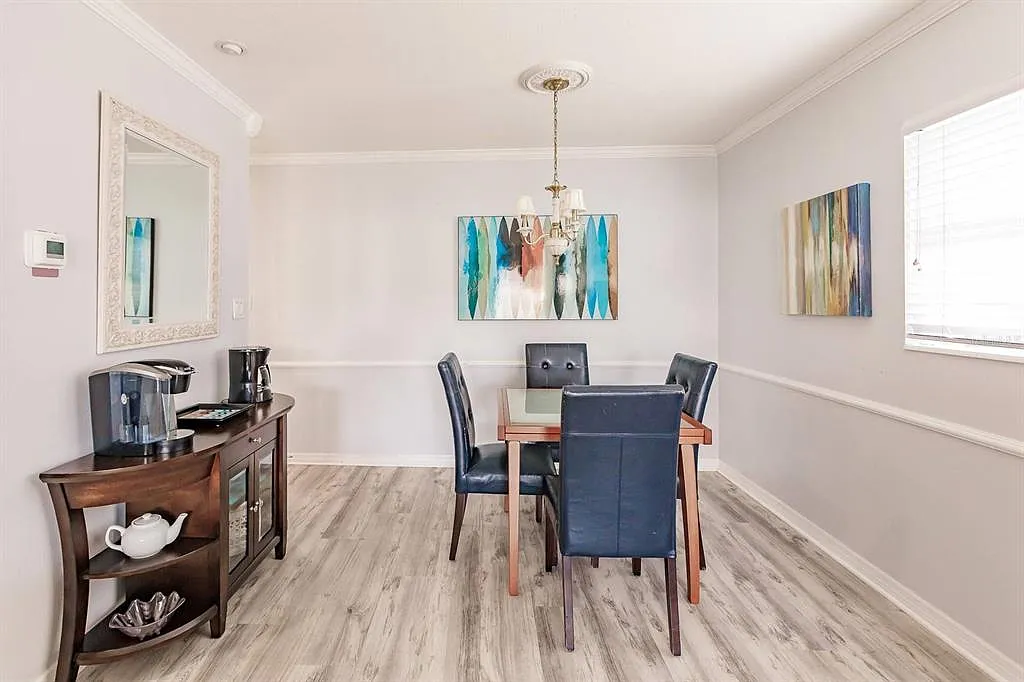1 bed, 1.0 bath, 572 sqft, $7,470 — Photo 3