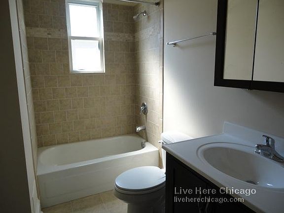 4th image of 840 W Wellington Ave #1F