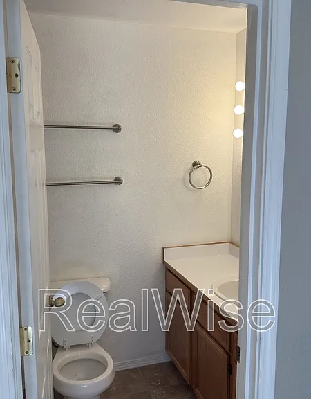 1951 SW Betty Ln — Photo 14