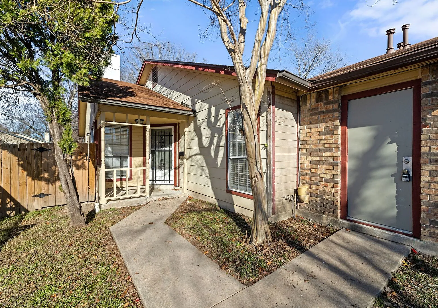 CV-AUS12130 Thompkins — Photo 1