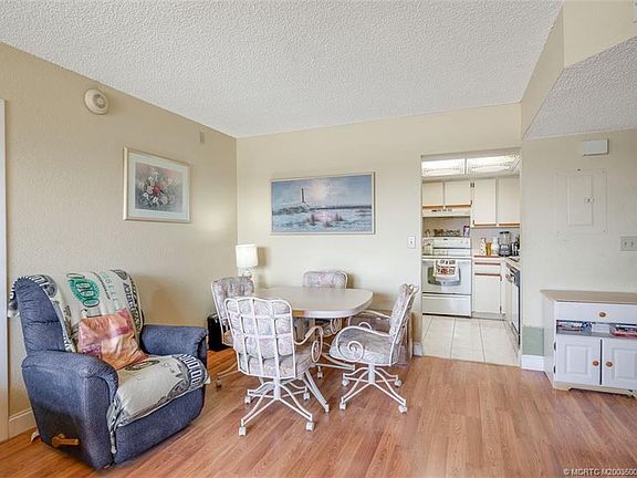 5th image of 1518 SE Royal Green Cir #203