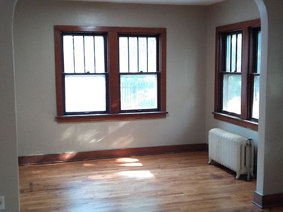 3rd image of 322 W 10th St #11256936
