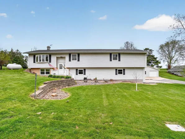 7262 Hudson Heights Dr, Hudson, IA 50643