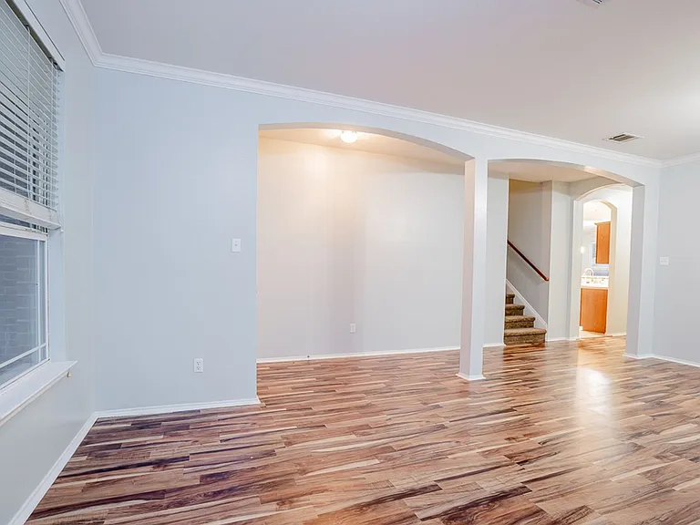 115 Brazos Ln — Photo 5