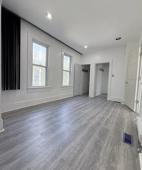 521 Sarah St — Photo 29