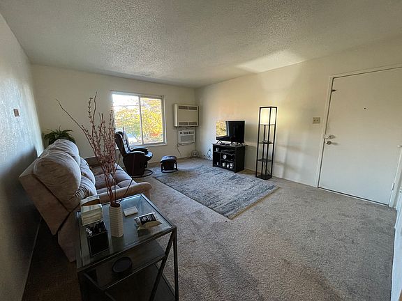 2nd image of 115 Catherine Ln #2