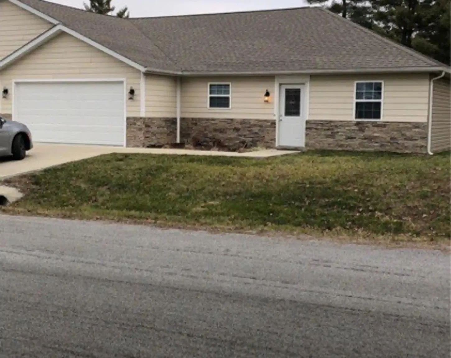 3 bed, 1500 sqft, $1,600 — Photo 1
