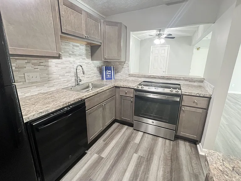 Fox Run Apartments — Photo 51