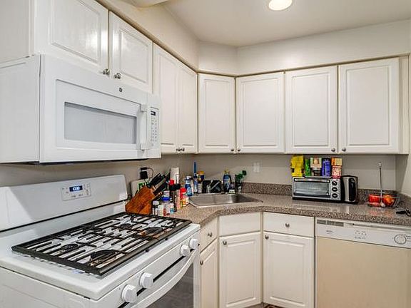 3rd image of 1016 N Oakley Blvd #G