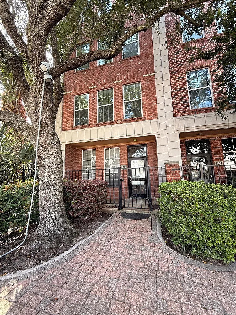 Photo 1 of 11 - 3208 Jackson St #1 - Houston, TX Primary Photo - 3208 Jackson St #1