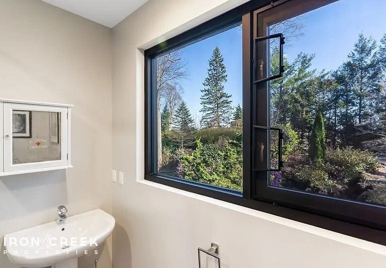 910 Rockhold Dr — Photo 16
