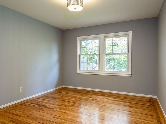 5th image of 248 Oakhurst Pl